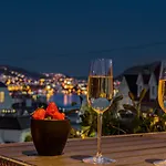 Big W/ A View And Parking 아파트
