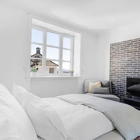 Big W/ A View And Parking