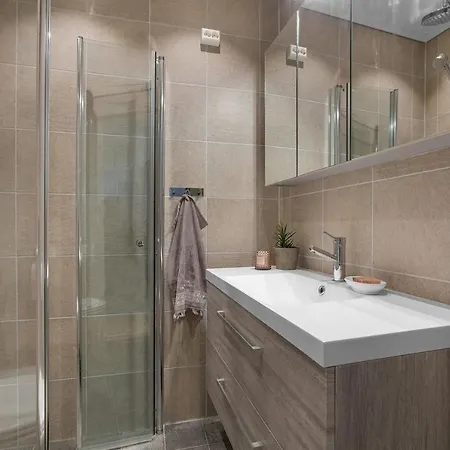 Big W/ A View And Parking Apartment