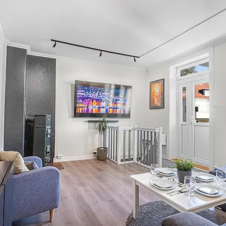 Big W/ A View And Parking *