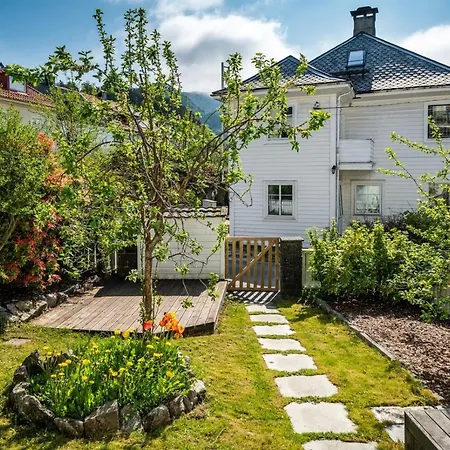 Big W/ A View And Parking Μπέργκεν