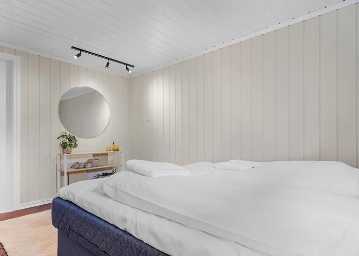 Big W/ A View And Parking *