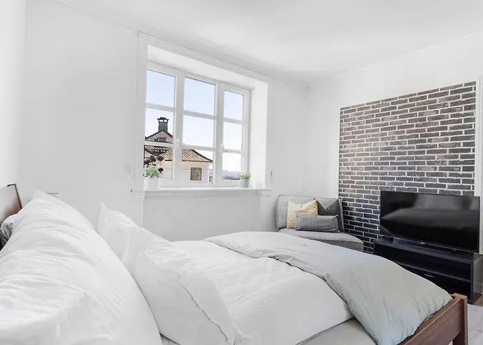 Big W/ A View And Parking